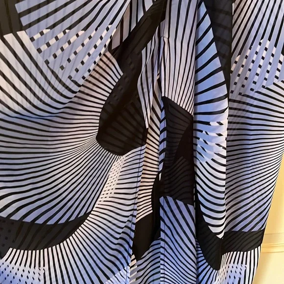 Swimsuit cover - Picture 3 of 3